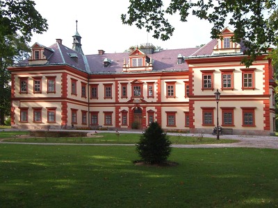 Jilemnický zámek: kdysi sídlo Harrachů, dnes sídlo Krkonošského muzea