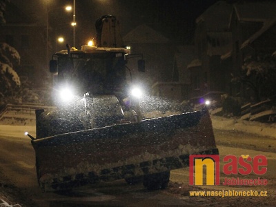 Na zimní údržbu už v Jablonci spotřebovali 1000 tun soli a 470 tun posypu