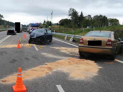 Řidič Fabie se střetl s dvěma vozidly v protisměru