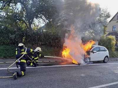 Jablonečtí hasiči likvidovali požár osobního automobilu