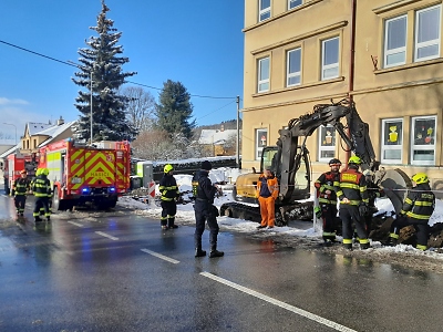 V Rychnovské ulici v Jablonci překopli přípojku plynu