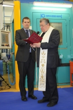 Kardinál Duka navštívil Českou mincovnu v Jablonci nad Nisou