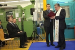 Kardinál Duka navštívil Českou mincovnu v Jablonci nad Nisou