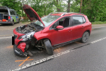 Místo nehody dvou aut ve Smržovce v ulici Hlavní