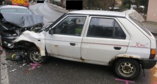 K čelnímu střetu dvou aut došlo na Smržovce, jeden z řidičů zemřel