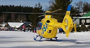 Na sjezdovce v Harrachově zemřela žena, policie hledá svědky
