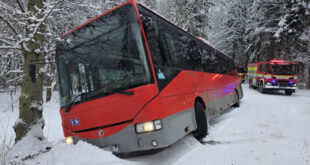 Vyproštění autobusu a zajištění náhradní dopravy dětí v Janově nad Nisou