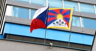 Vlajka pro Tibet opět visí na krajském úřadu