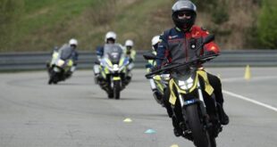 Kurzy Učme se přežít pomáhají motorkářům zvládat reálné situace