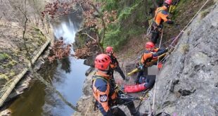 Hasiči – lezci zachránili u Semil paraglidistu i zraněného ferratistu