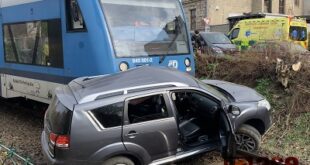 V Jablonci došlo ke srážce vlaku s osobním automobilem