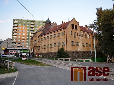 U konečné tramvaje se bude opravovat chodník