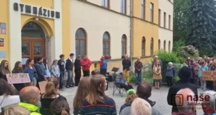 Takřka 300 lidí podpořilo Gymnázium U Balvanu. Budoucností školy se bude zabývat krajská rada