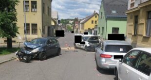 Na jablonecké křižovatce se střetla dvě auta