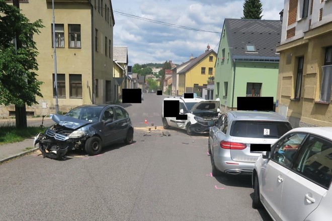 Nehoda na jablonecké křižovatce