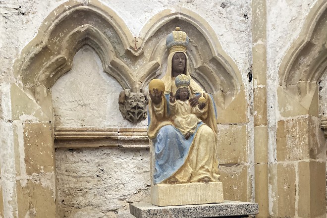 Nová soška madony v bezdězské hradní kapli