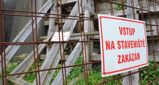 Opěrná zeď