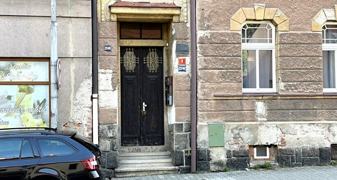 Dveře v Novovesské ulici