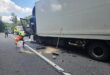 Srážka nákladního auta s osobním v Železném Brodě