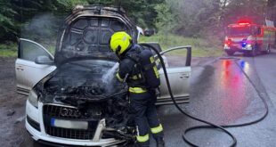 Hořelo auto u vyhlídky Terezínka. Škoda je 350 tisíc