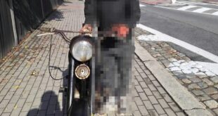 Neobvyklá vizáž motocyklisty zaujala v Jablonci strážce zákona